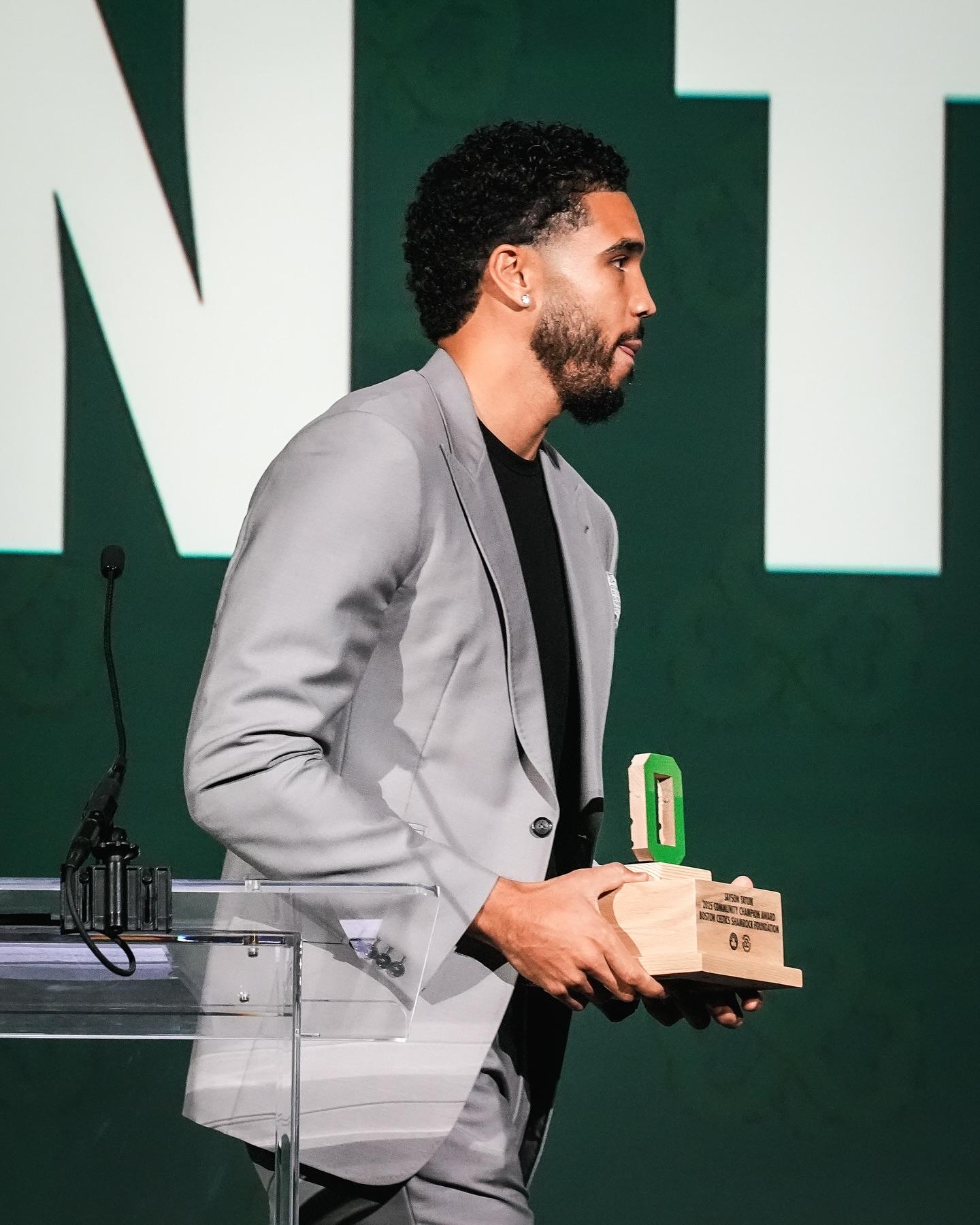 报道, 回馈社区